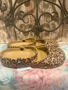 CROCS  Leopard Print Ballet Flat Women's 7 new retail $87